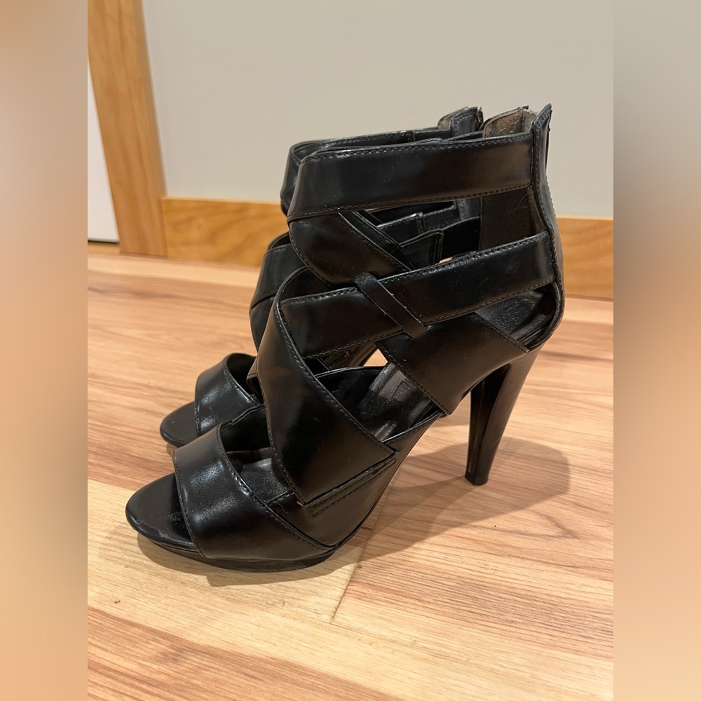 Nicole Miller Karisma Heels